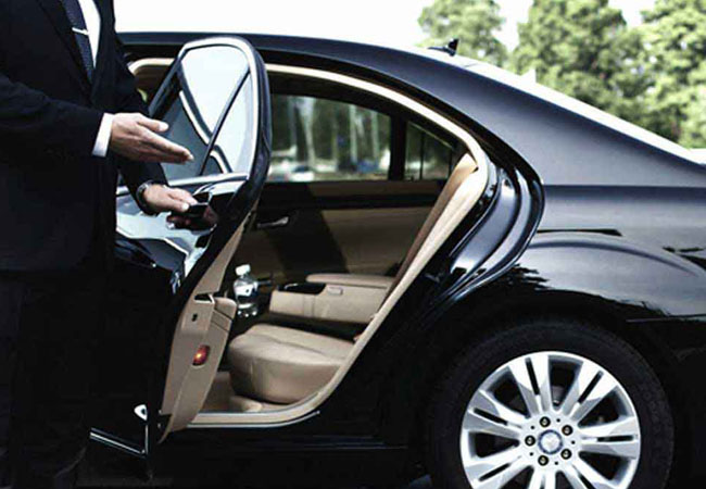 Book Luxury Boston Limo Service for Road Shows