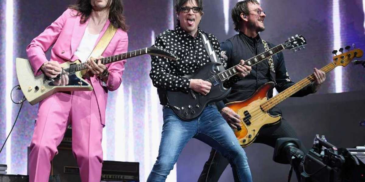 Weezer Gear Up for ‘Indie Rock Roadtrip’ Tour With Modest Mouse, Spoon, Joyce Manor