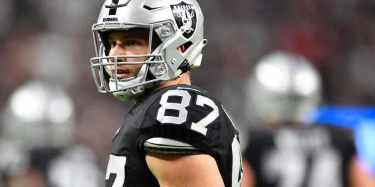 Raiders' Foster Moreau stepping away from football after Hodgkin's lymphoma diagnosis