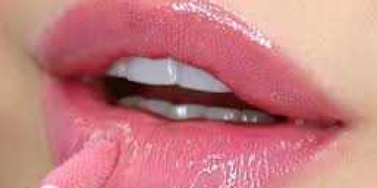 Lip Gloss Market Expected to Secure Notable Revenue 2022-2030