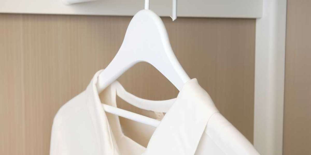 Are metal or plastic hangers better?