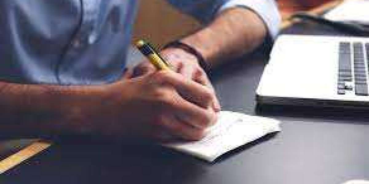 Benefit from the knowledge and experience of professional writers for your online course