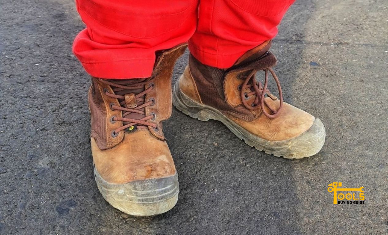 Top 5 Best Boots for Heavy Guys | ToolsBuyingGuide.com