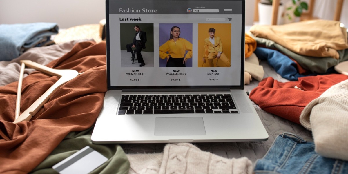 How to Start an Online Fashion Business in 2023