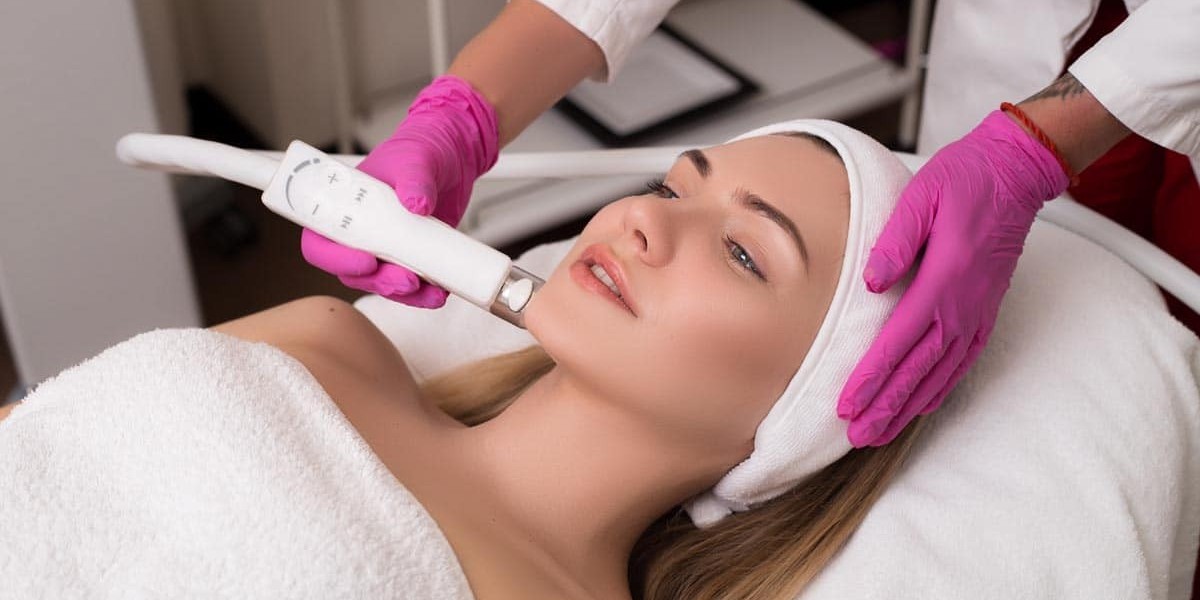 "The Hydrafacial Experience: Dubai's Luxury Skincare Trend"