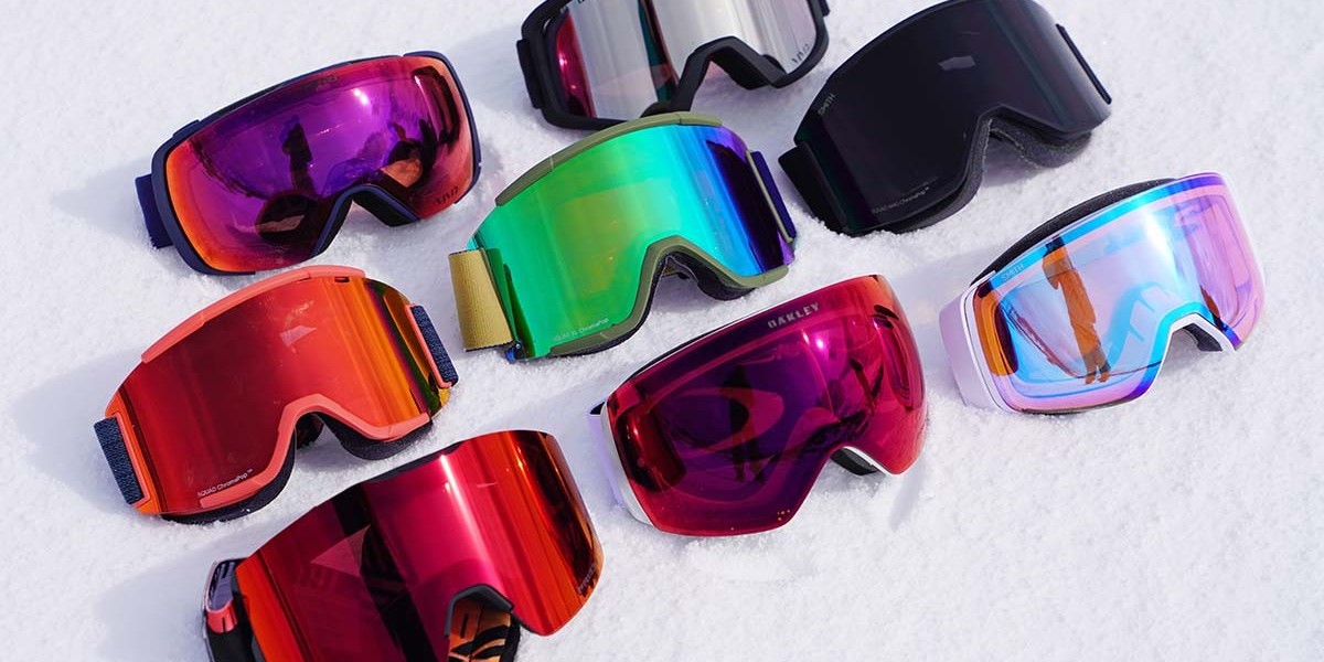 Ski Safely: The Significance of Ski Goggles