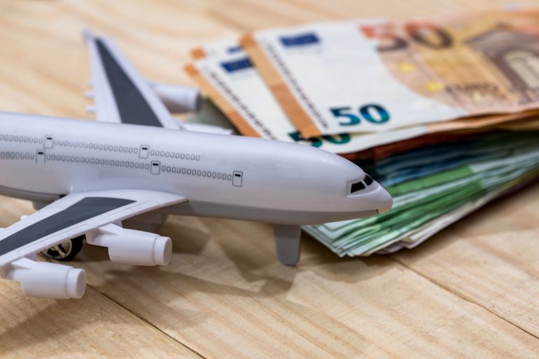 Planning a Trip? Here Are The Easiest Ways to Save Money on Flights - Bloggerswheel.com