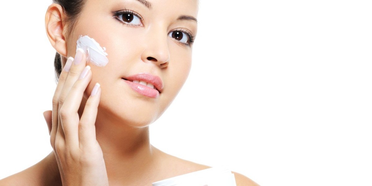 Simple Ways on How to Use Tretinoin in Your Skincare Regimen