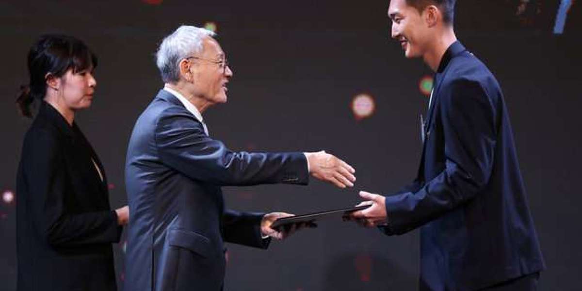 'Smile Jumper' Woo Sang-hyuk Wins Korean Sports Award