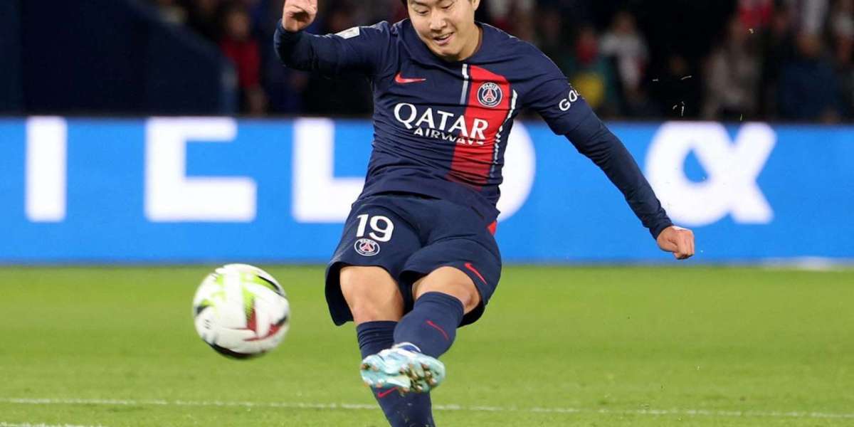 Versatile Lee Kang-in, flanker-central midfielder, then up front