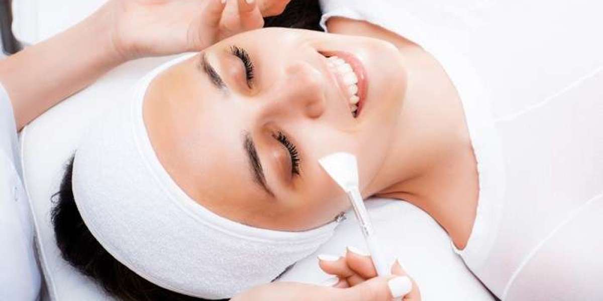 Combating Stubborn Skin Issues with Advanced Chemical Peels
