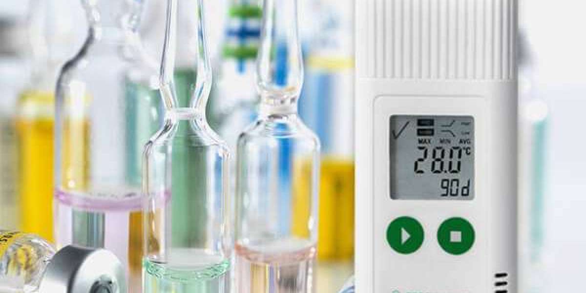 LCD Temperature and Humidity Data Logger for Laboratory