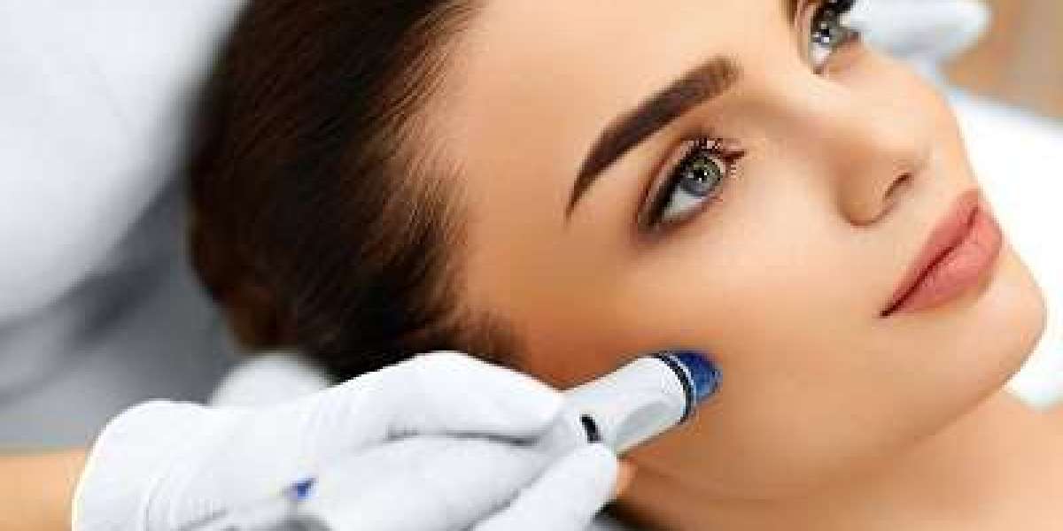 "Dive into Radiance: The Hydrafacial Experience"