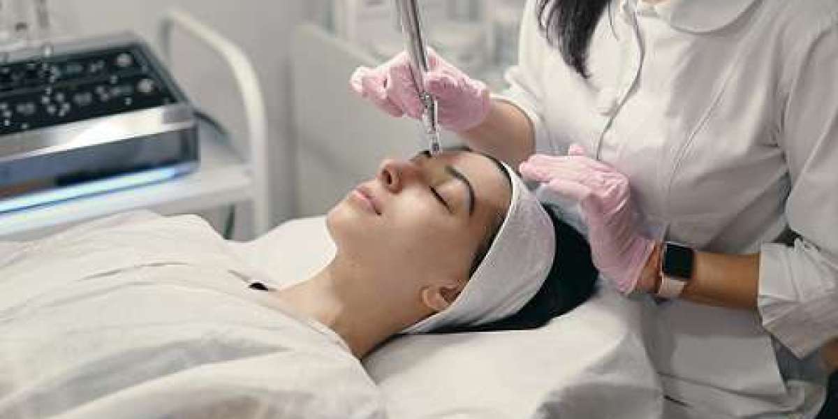 The Abu Dhabi Glow-Up: Filler Injections for a Radiant You