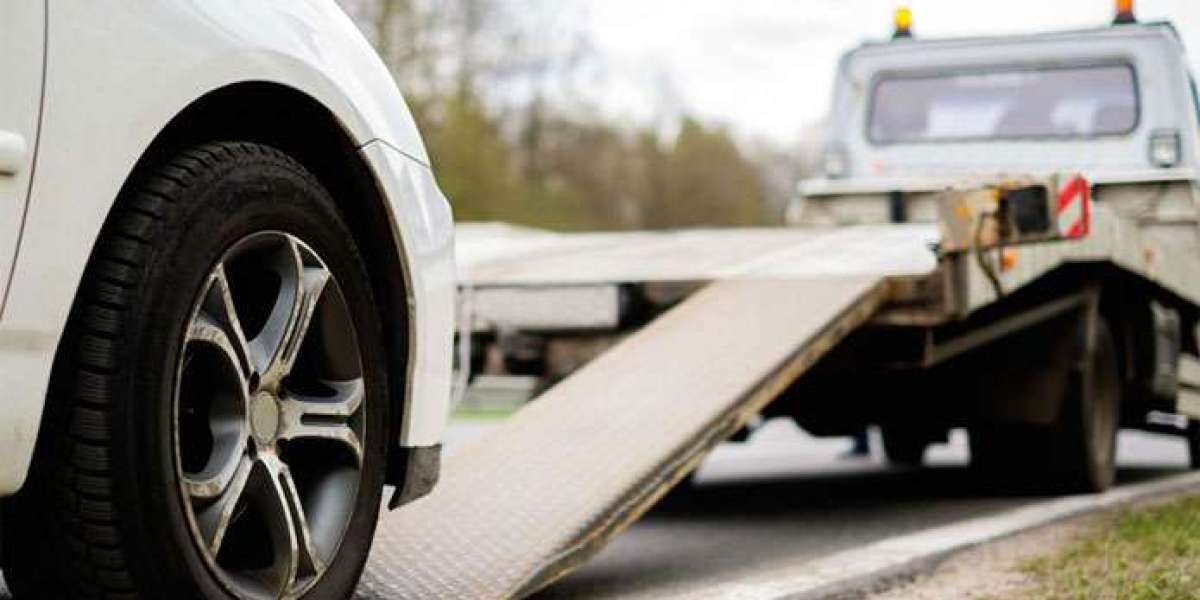 Roadside Rescue: Flatbed Towing & Emergency Services