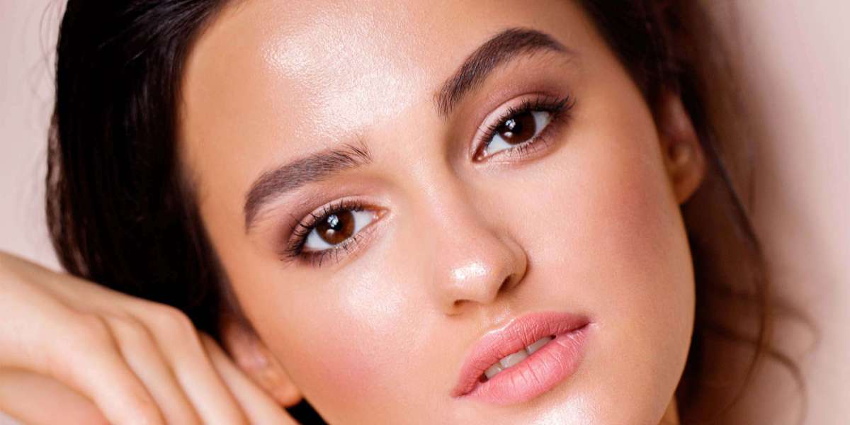 Oily Skin: Causes, Management, and Skincare Tips