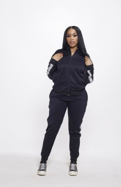 Decoding The Contemporary Appeal Of Women's Tracksuits