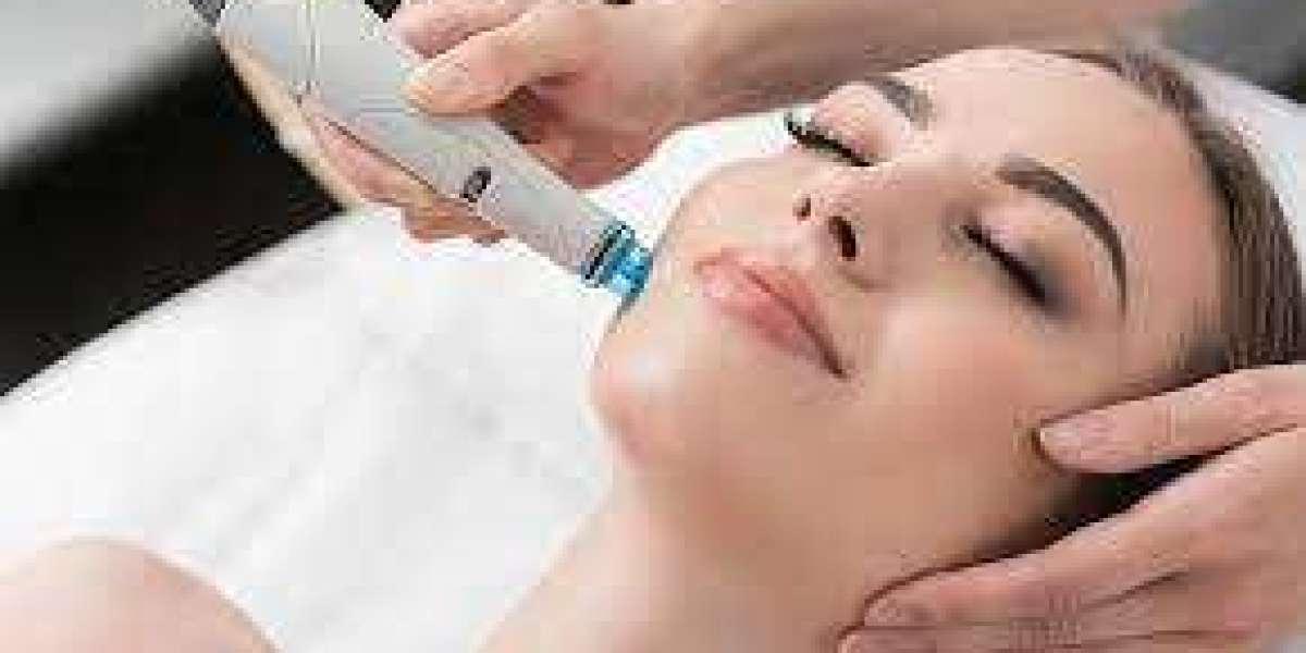 Hydrafacial Splendor: Dubai's Skincare Elevation