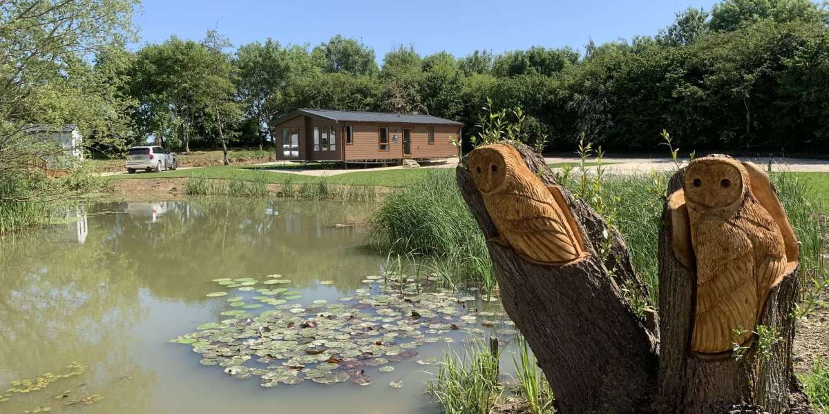 Which holiday park has a fishing lake in the UK?