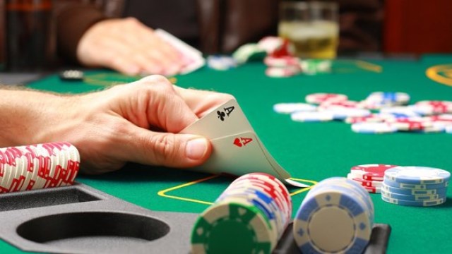 Bỏ túi cách nhận diện các tay bài trong Poker