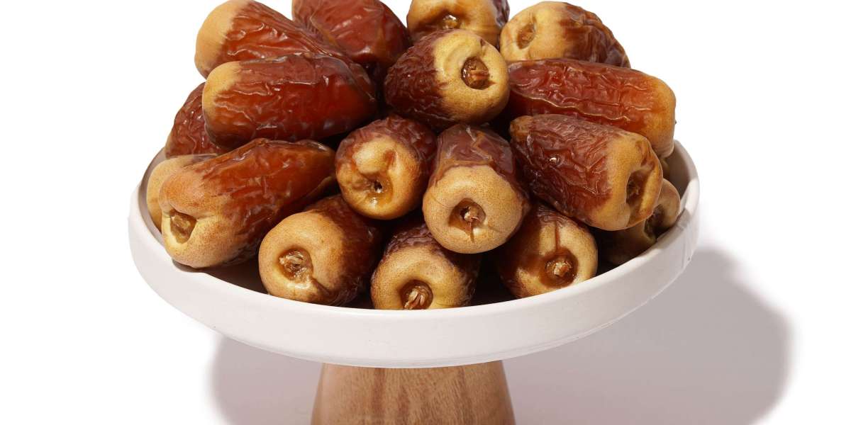 "Nature's Sweet Gems: Exploring the Richness of Dates in Nutrition"