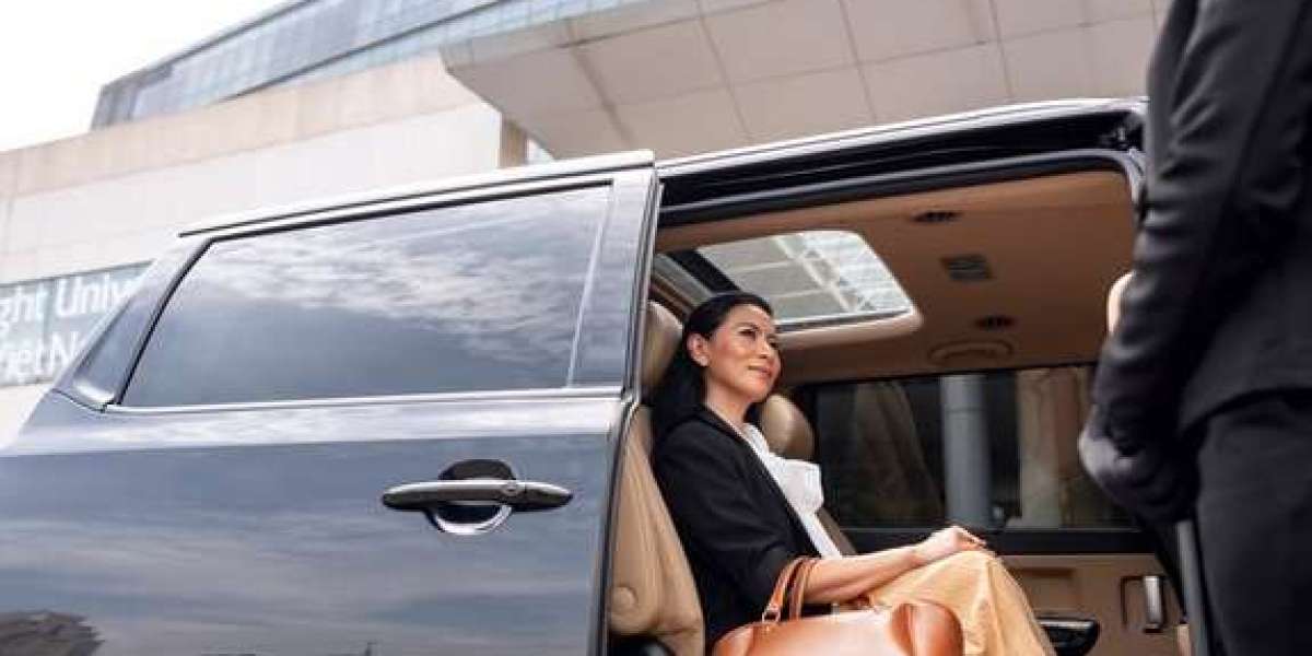 Glamour on Wheels: Navigating the City of Angels with Limousine Service