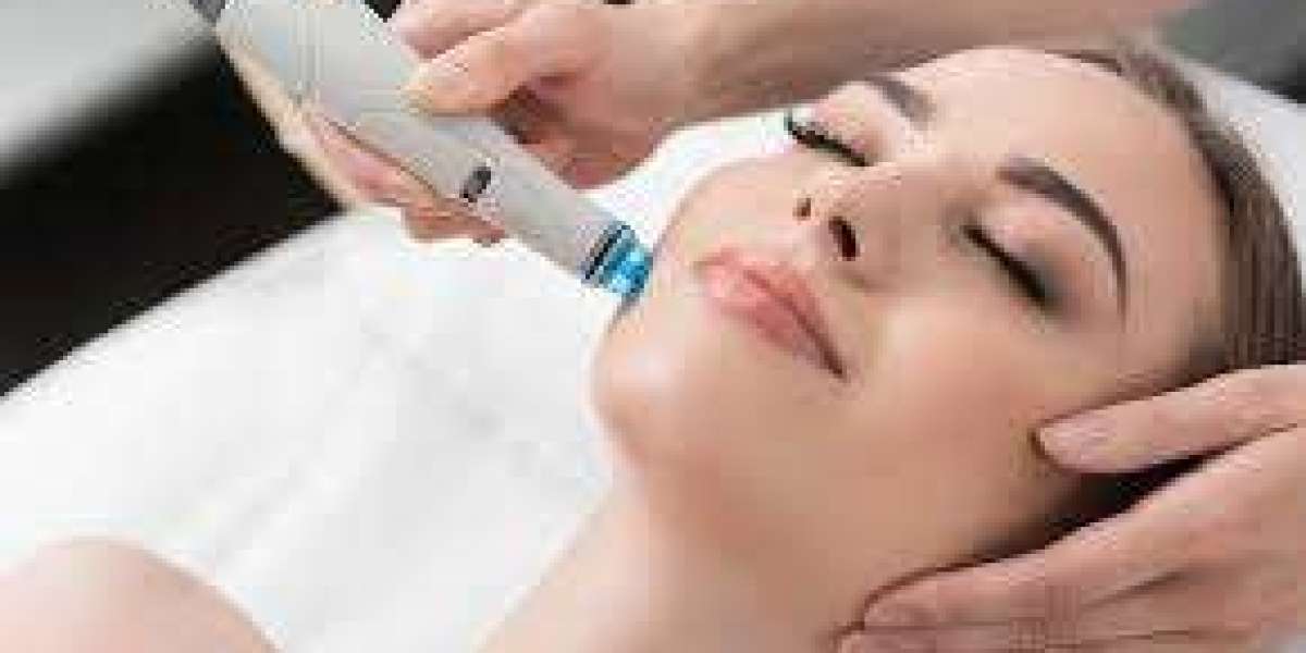 Discovering Radiance: The Hydrafacial Revolution in the Glamorous Oasis of Dubai