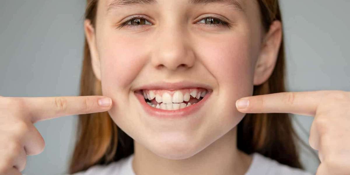 : From Metal to Clear: Choosing the Right Braces for Your Crooked Teeth Journey