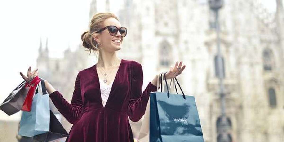 Global Luxury Fashion Market Report 2023 to 2032