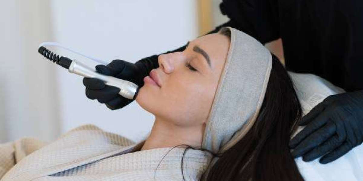HydraFacial Bliss: A Deep Dive into the Pampering Trend in Dubai