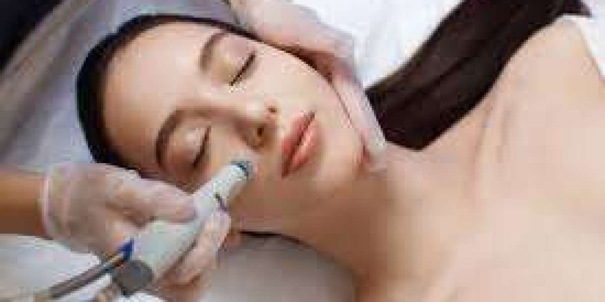 Pamper Yourself: Hydrafacial Treatments for a Radiant Look in Dubai