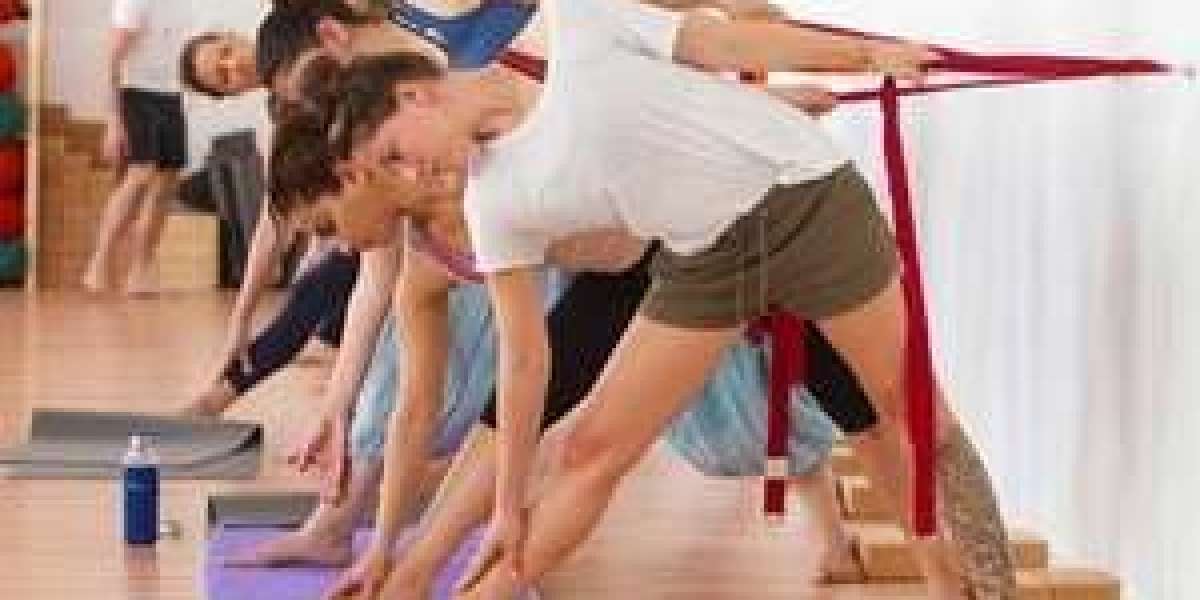 Ausbildung zum Yogalehrer: Nourishing Mind, Body, and Soul through the Art of Yoga