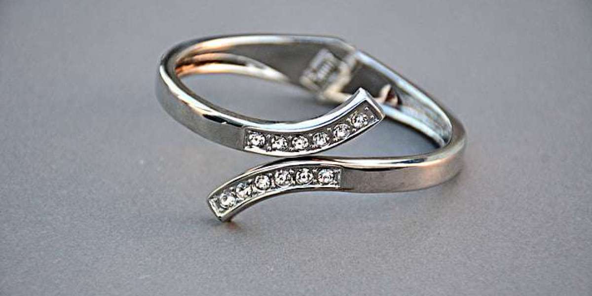 Explore the Timeless Charm of Women's 925 Sterling Silver