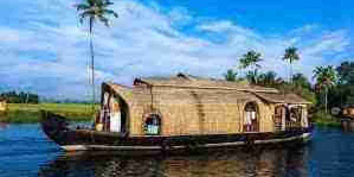 Alappuzha: Exploring the Backwaters on Kerala Houseboat Packages