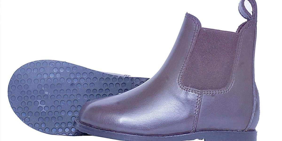 Ankle Boots for All Seasons: Choosing the Right Short Boots for Your Riding Needs