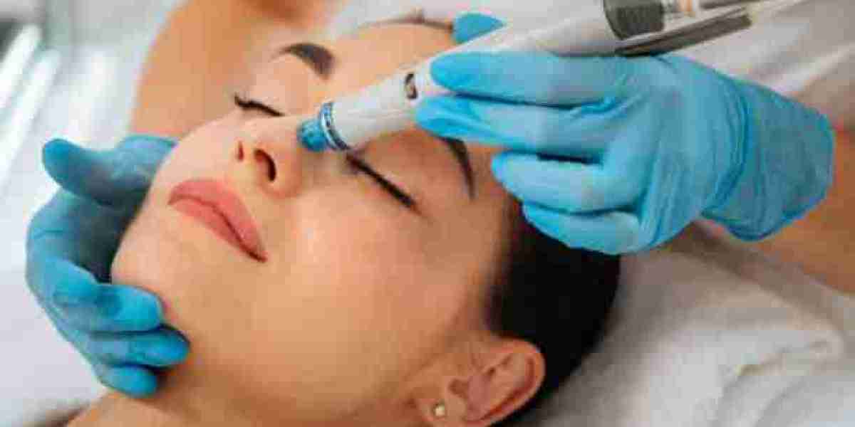 Hydrafacial Magic: A Deep Dive into Dubai's Trendiest Skincare Trend