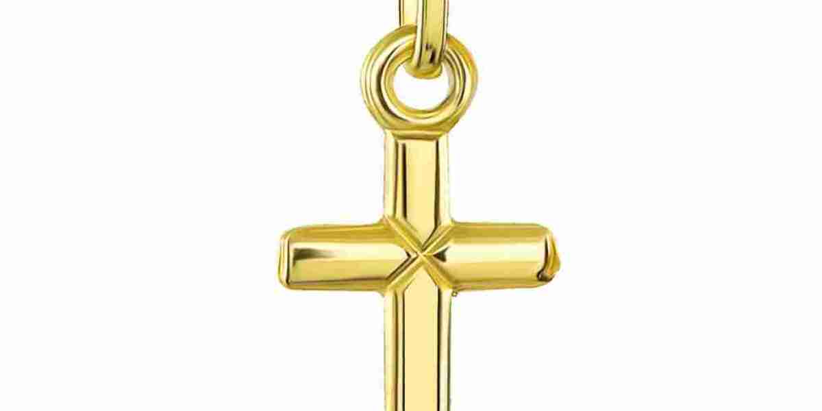 What Are Some Creative Ways to Wear a Men's Gold Cross Necklace?