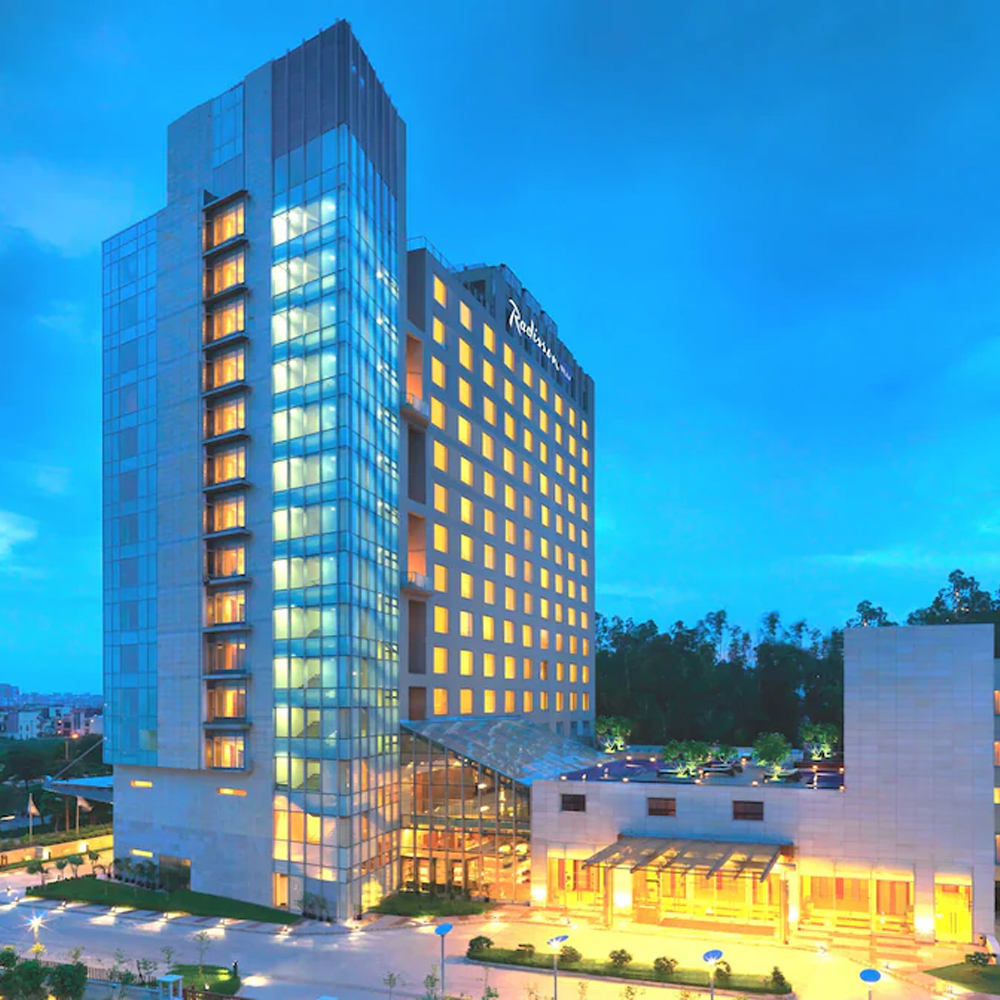 Radisson Blue Hotel **** Service in Noida Sector 18