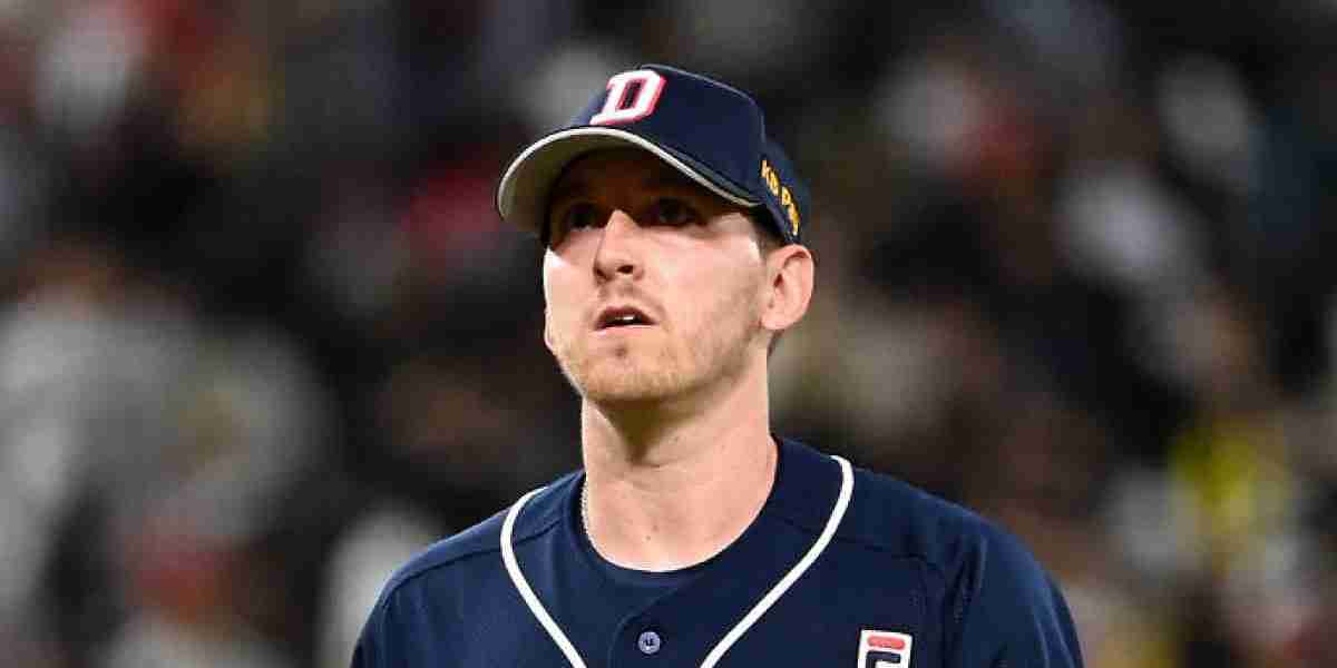 Doosan Bears foreign-born pitcher Brandon Waddell picked up his fifth win of the season.