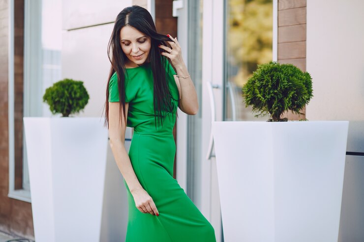 Finding The Perfect Complements For Your Green Dress - WriteUpCafe.com