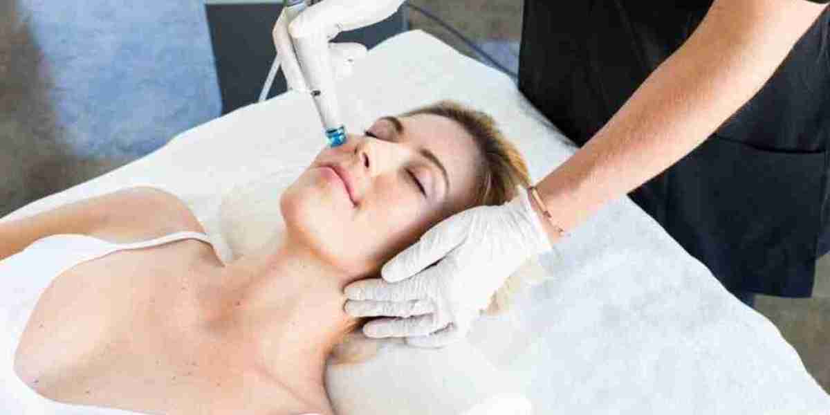 Experience Luxury Skincare: Hydrafacial Treatment in Dubai