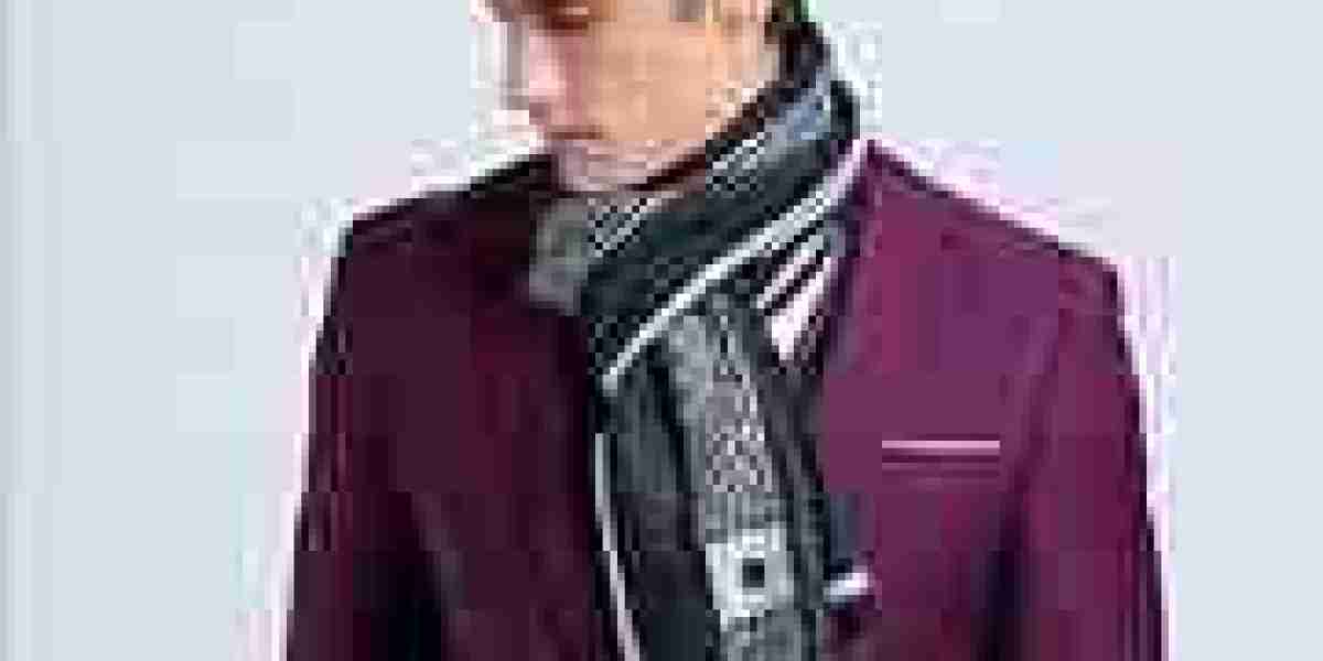 The Ultimate Guide to Men's Designer Scarves: Styles and Trends