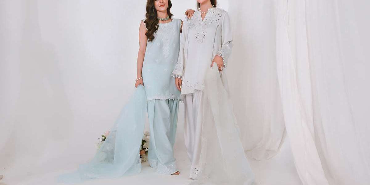 Farshi Shalwar: The Regal Legacy of Traditional Pakistani Attire