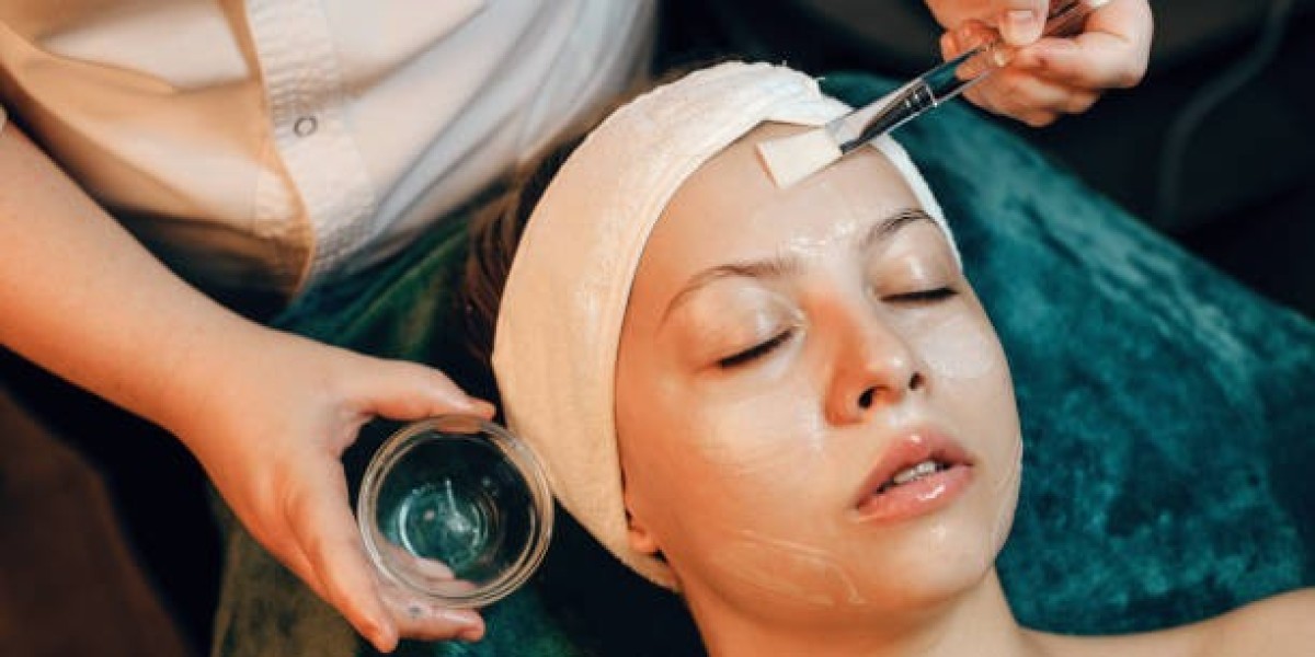Chemical Peels in Dubai: Say Goodbye to Dullness