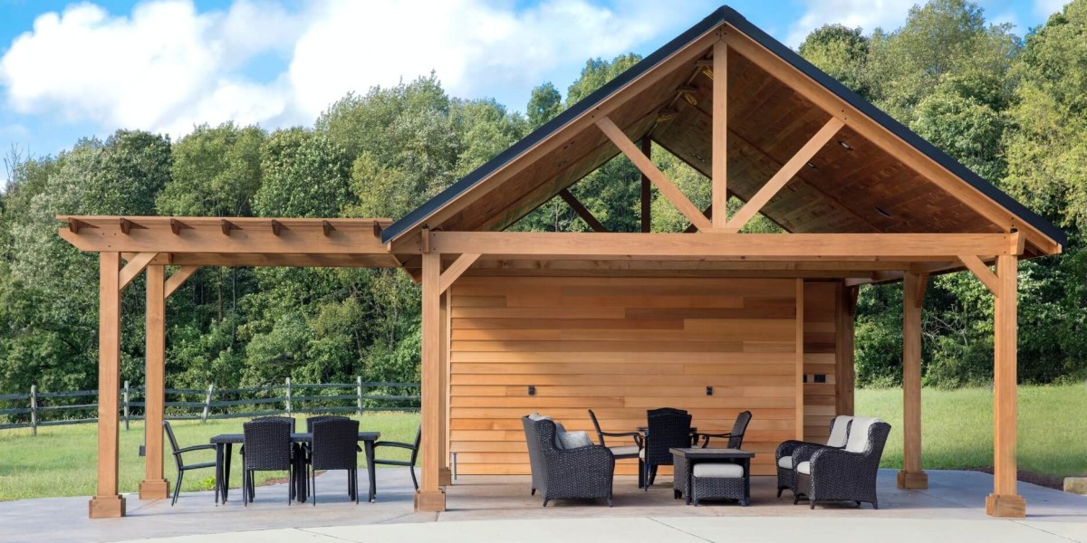 Deck Builder Seattle: Custom Outdoor Decks Designed to Fit Your Home