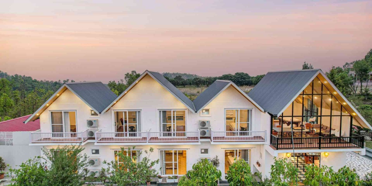 The Perfect Stay Near Ecole Globale: Discover the Warmth of Silver Spring Cottage